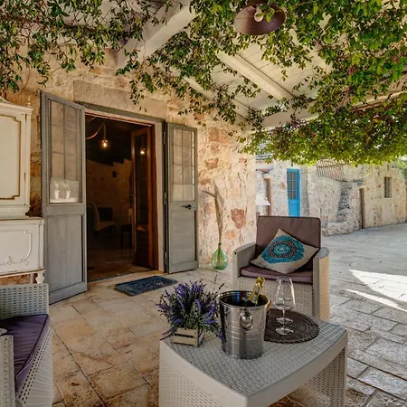 Villa Trulli Italia 6&2, Emma *