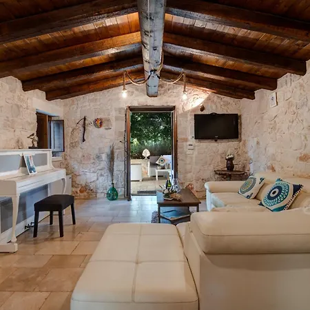 Trulli Italia 6&2, Emma Villa *